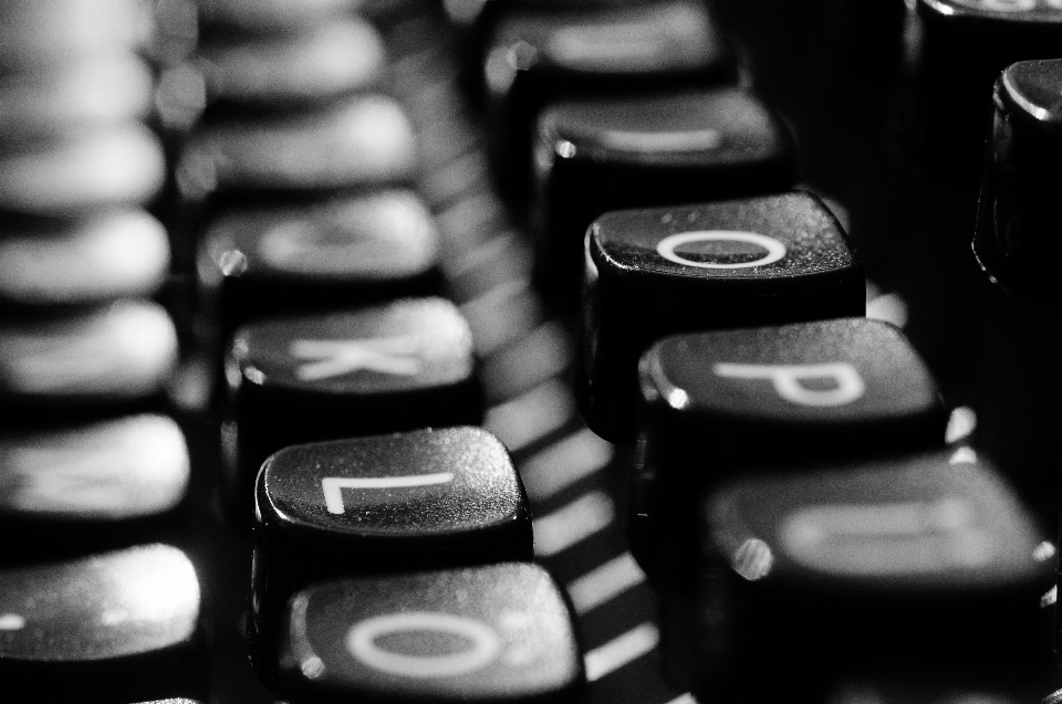 Mano en blanco y negro
 teclado