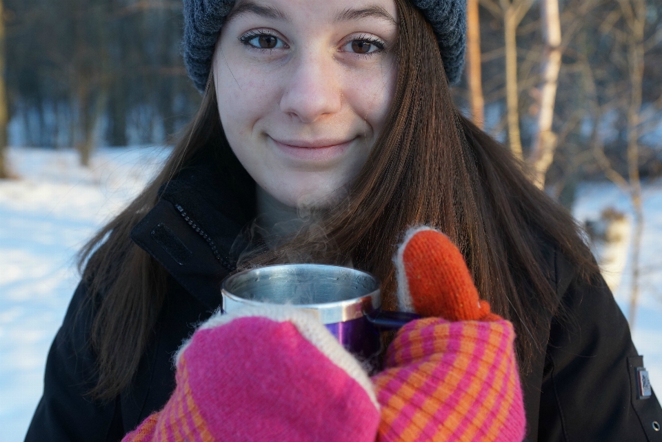 Persona inverno caffè ragazza