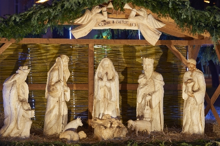 Foto Kayu monumen patung natal