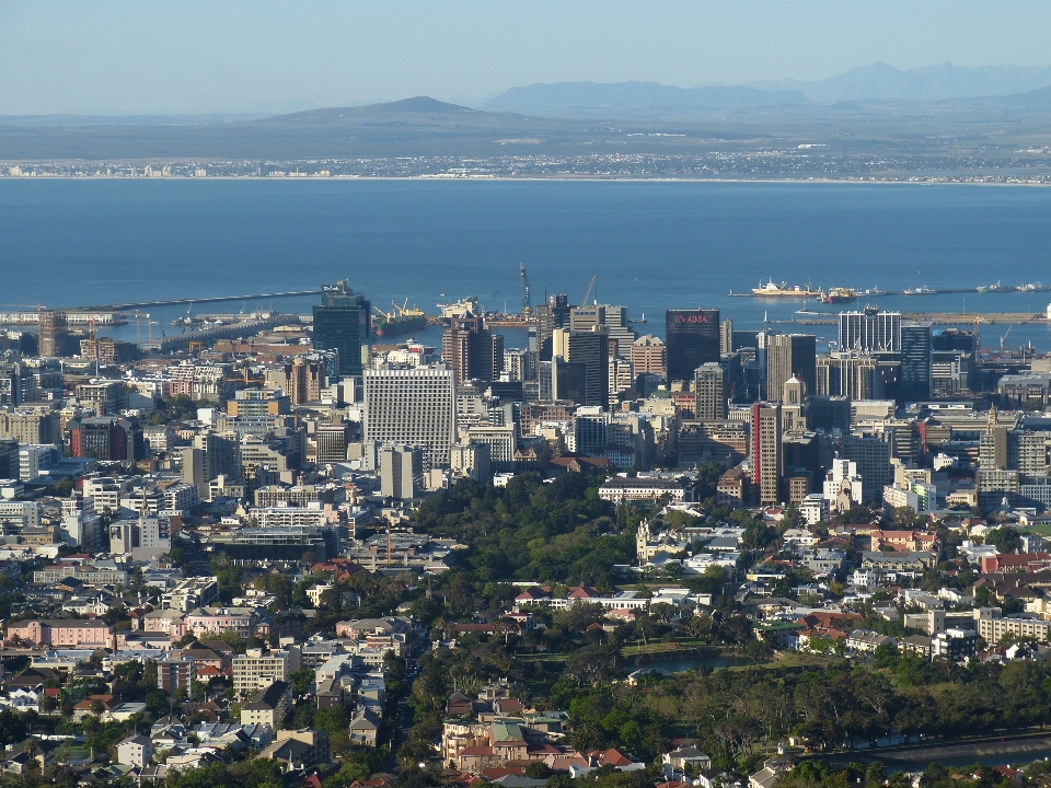 Coast ocean horizon skyline