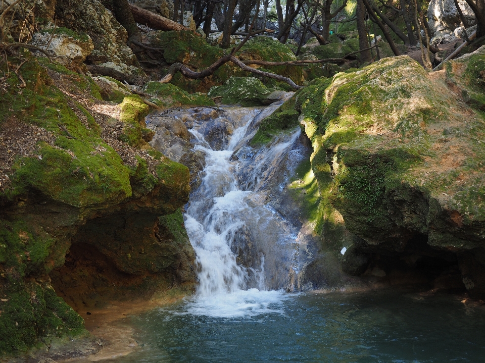 Eau nature rock cascade