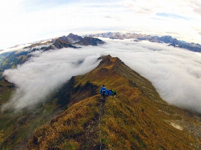 Berg gruppe nebel abenteuer Foto