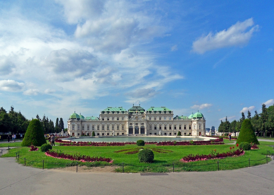 Building chateau palace city