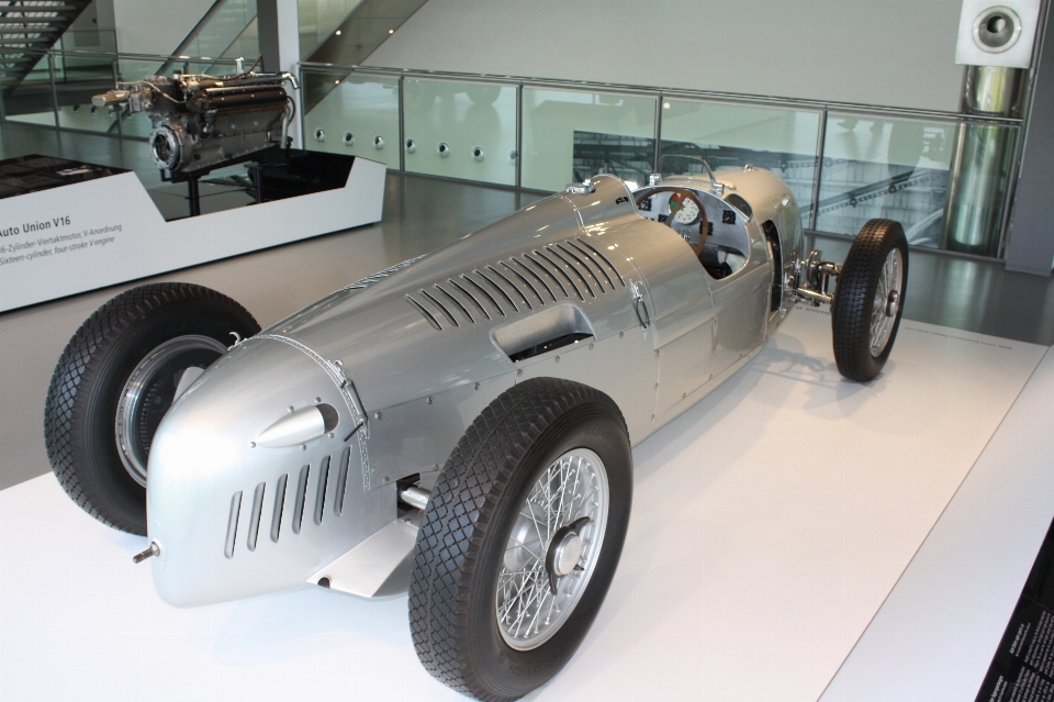 Voiture véhicule musée auto