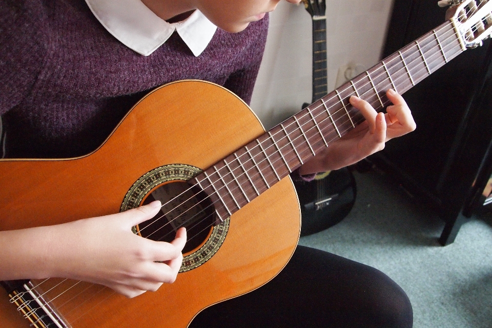 Garota guitarra violão juventude