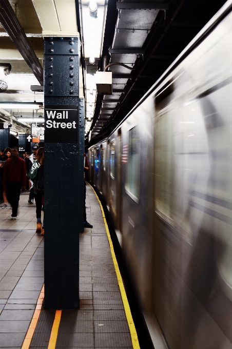 New york train commute subway