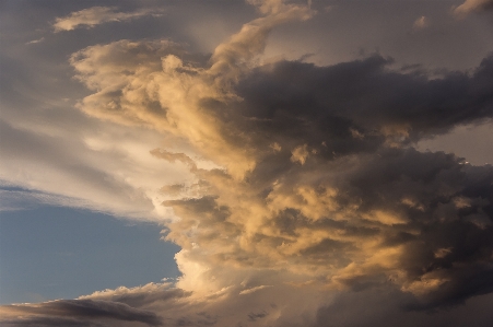 Foto Awan langit matahari terbenam sinar