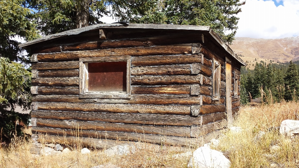 Madera edificio viejo cobertizo