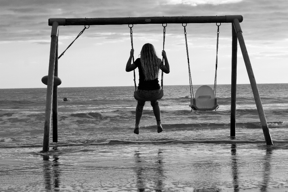 Mar agua en blanco y negro
