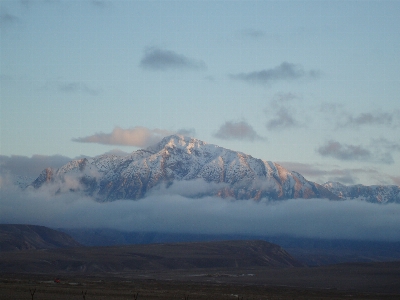 Foto Paesaggio montagna nube alba