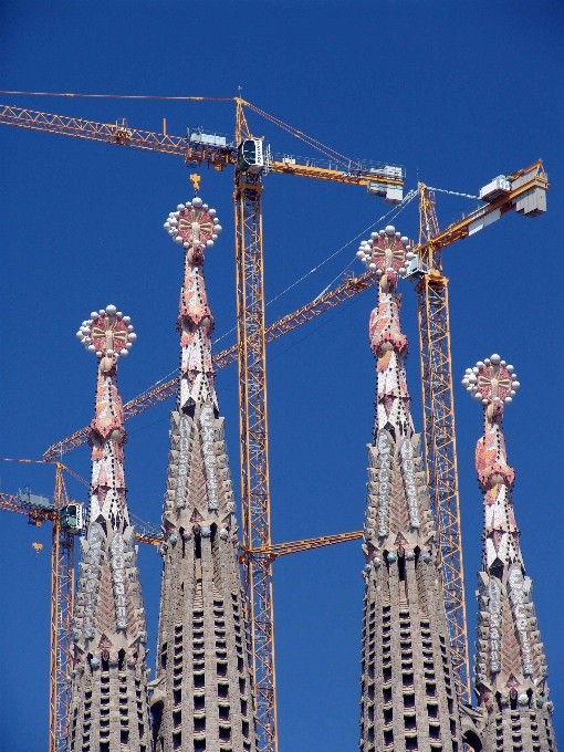 Skyscraper vehicle tower mast