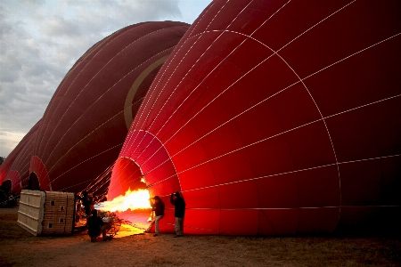 Foto Balon udara pesawat terbang merah