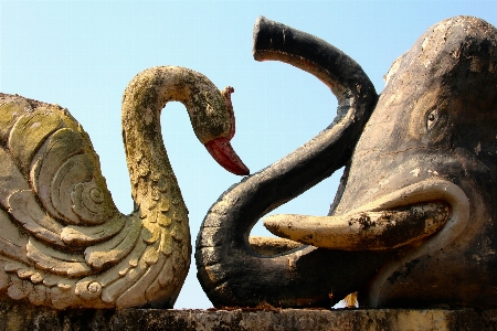 Stein statue horn elefant Foto