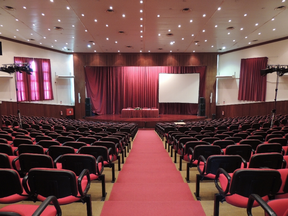 Boden auditorium
 allein treffen