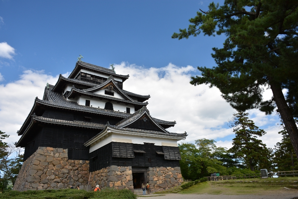 Bâtiment la tour château japon