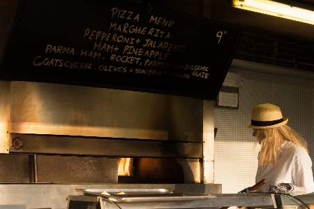 Foto Chica restaurante alimento cocinando