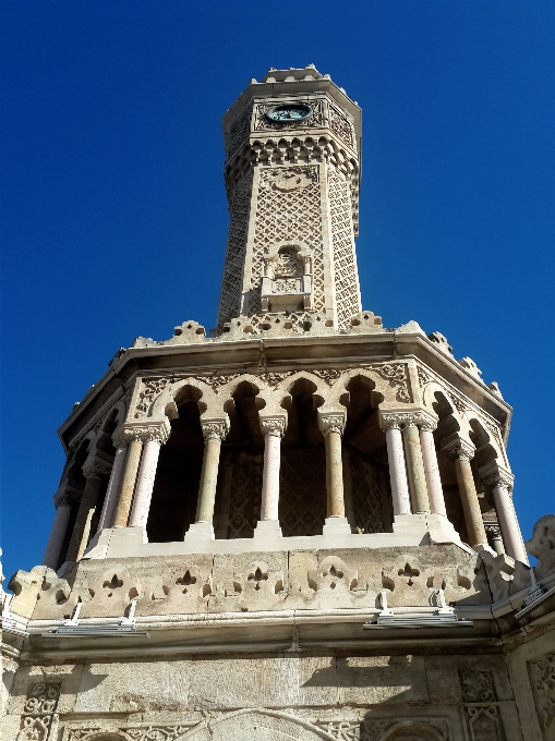 Die architektur villa
 monument statue