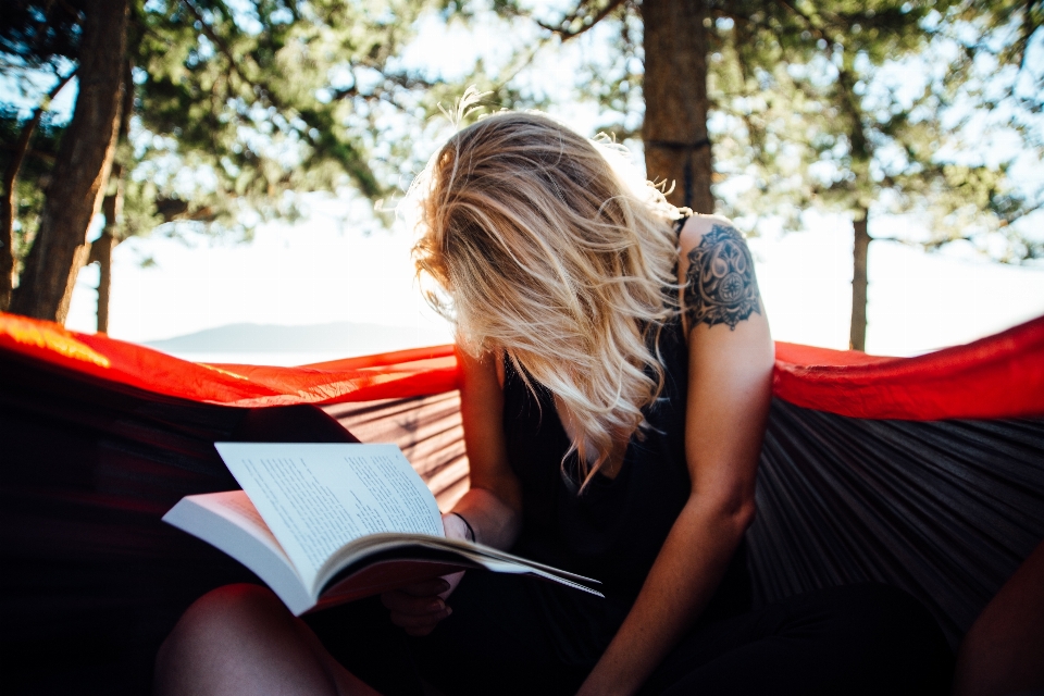 Buch lesen person mädchen