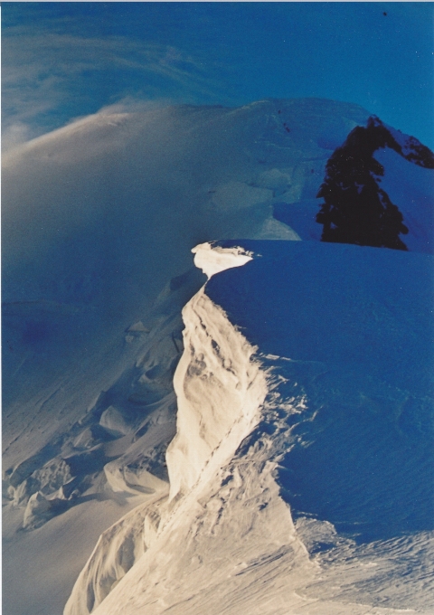 Océan montagne neige chaîne de montagnes
