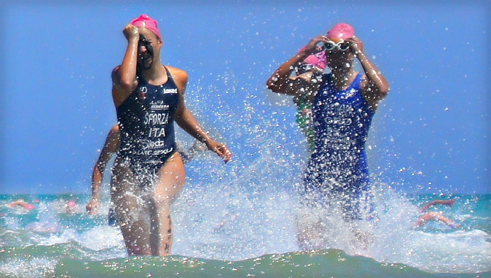 Playa agua deporte correr