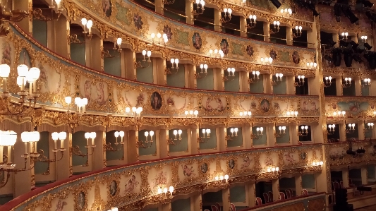 夜 城 opera オペラハウス
 写真