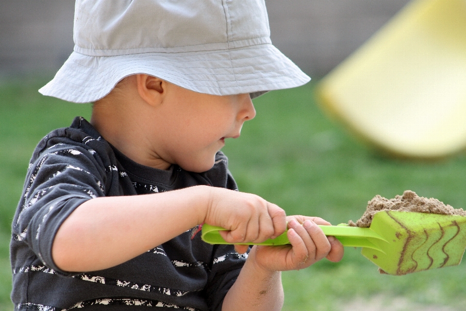 Personne jouer garçon enfant