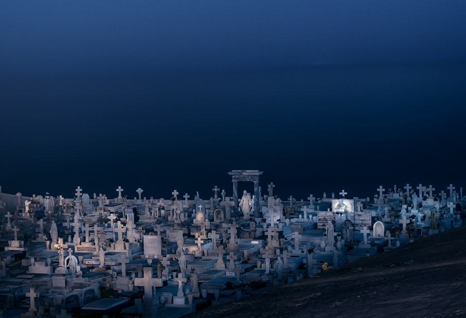 Sea horizon skyline night