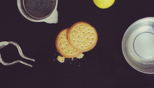 甘い お茶 カップ 食事 写真