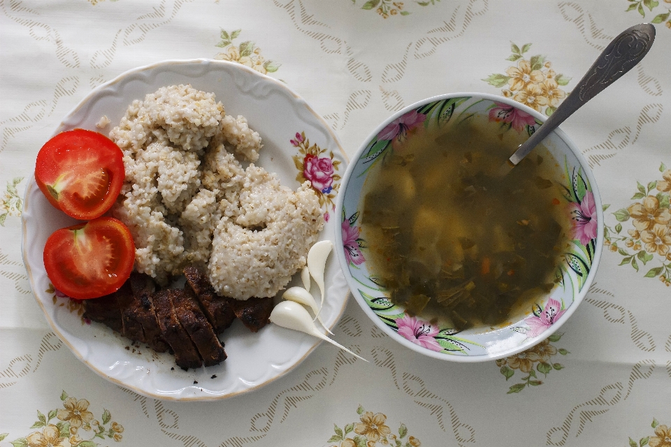 桌子 盘子 一顿饭 食物