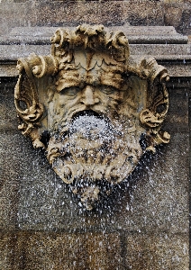 Holz stadt statue wasserspeier Foto