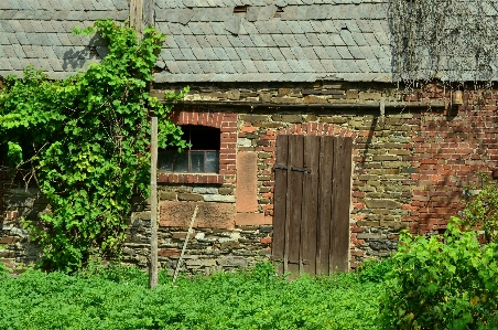 Wood farm house window Photo