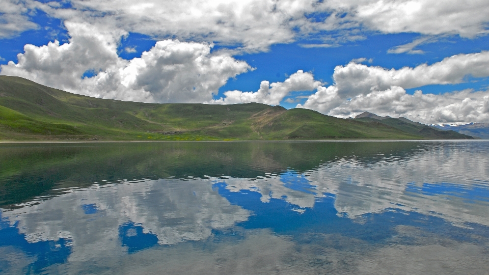 Paesaggio mare montagna nube