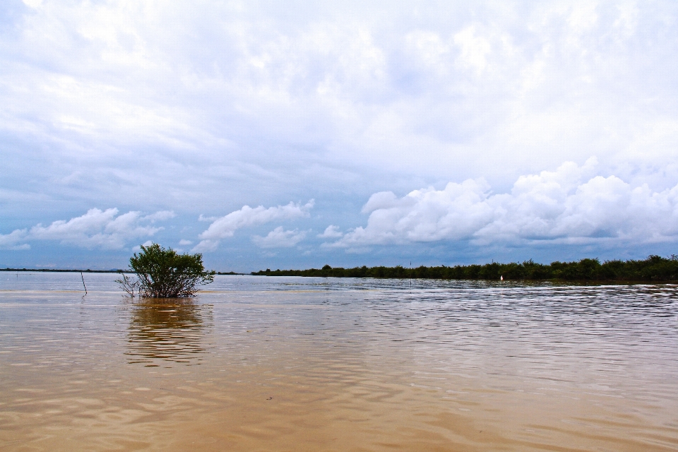 Laut air awan langit