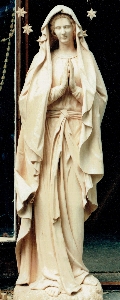 Wood monument statue church Photo