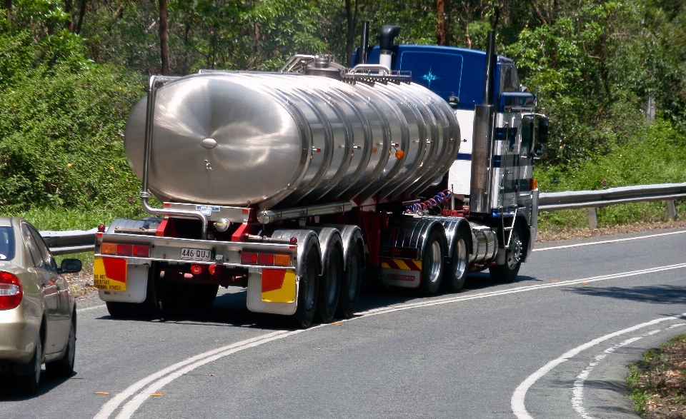 Yol trafik traktör tanker