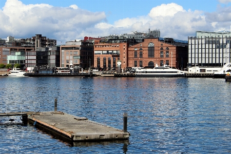 海 dock ボート スカイライン 写真