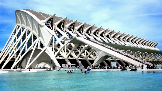 Foto Estrutura ponte cidade parque de diversões
