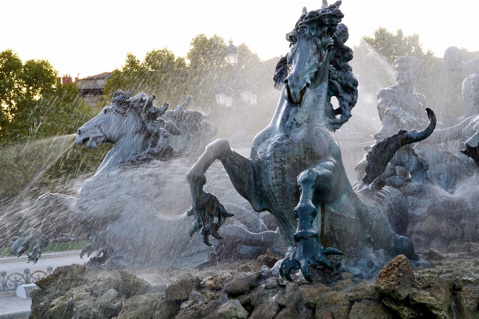 Monumento frança estátua cavalo