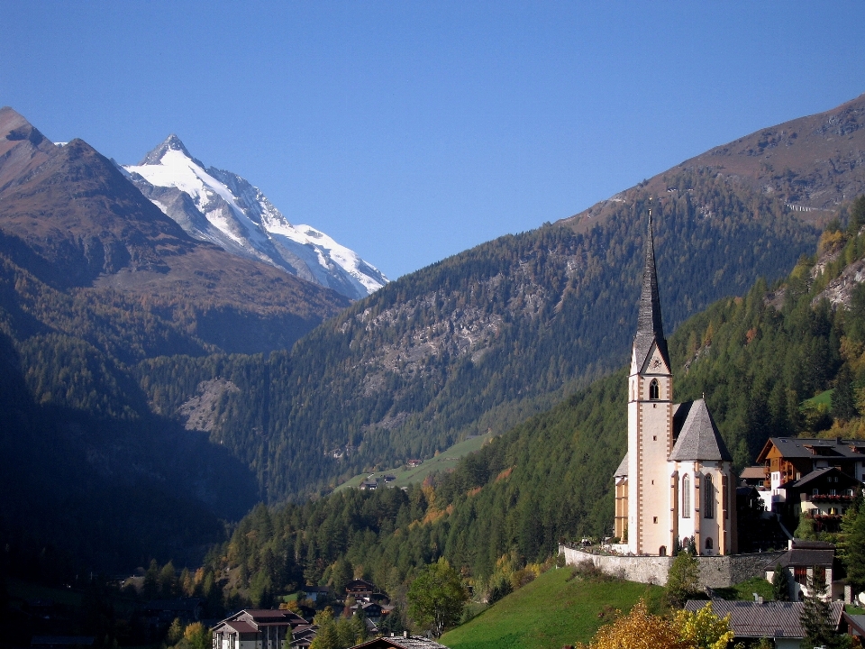 Paysage montagne bâtiment vallée