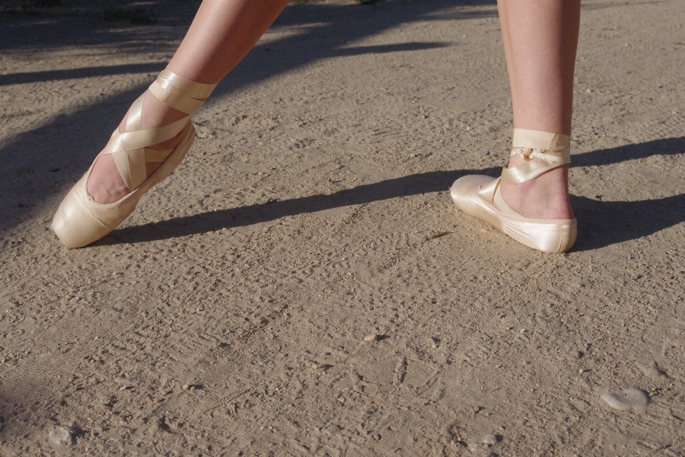 Chemin sable chaussure sol