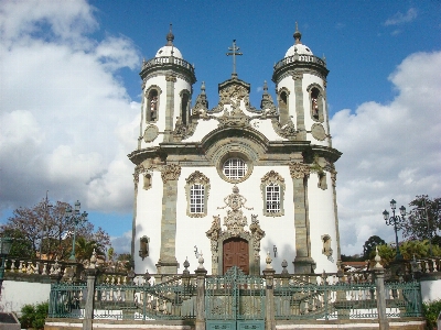 Foto Bangunan tengara gereja katedral