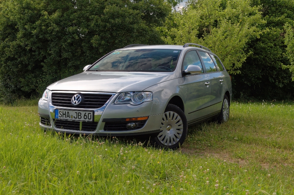 Mobil roda ay
 volkswagen
