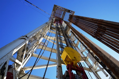 Vehicle mast search oil rig Photo