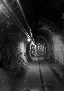 Light black and white tunnel Photo