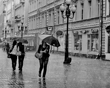 Foto água pedestre inverno preto e branco
