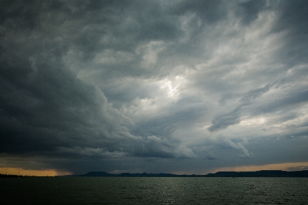 Foto Lanskap laut air cakrawala