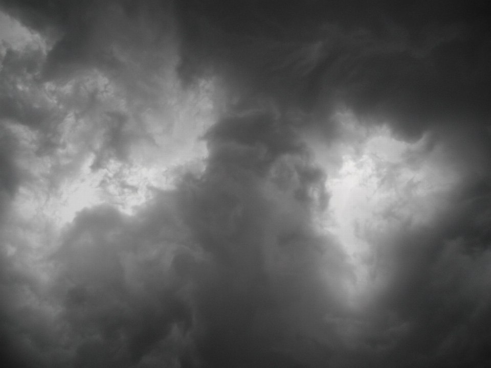 Awan hitam dan putih
 langit suasana