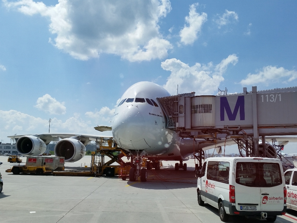 Voler aéroport avion véhicule