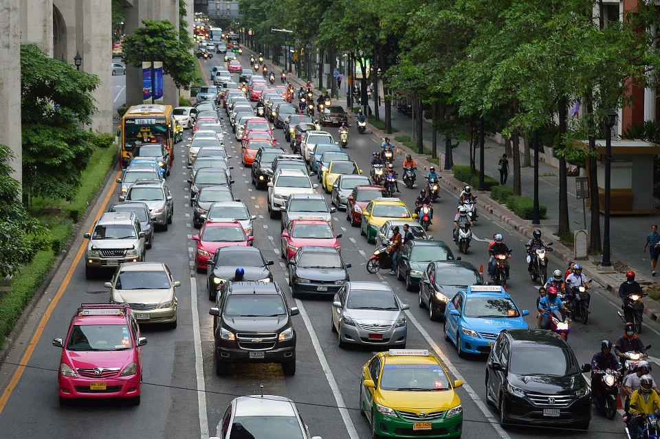 歩行者 道 渋滞 街