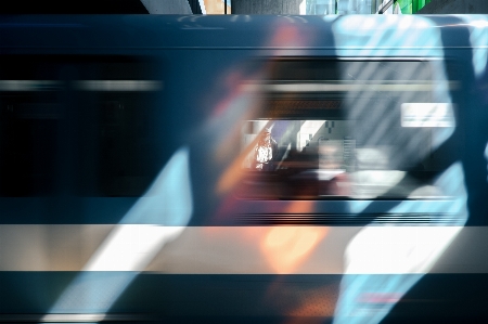 ライト ぼかし 鉄道 ガラス 写真